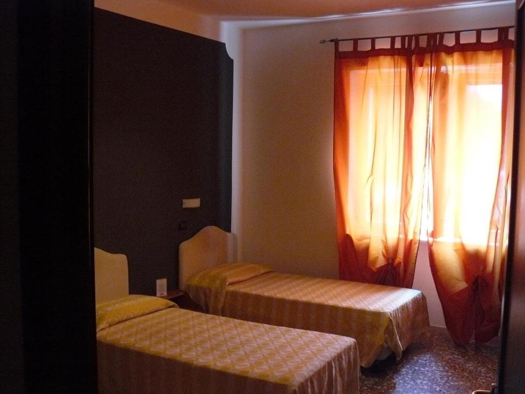 Hotel Vittoriano تورينو الغرفة الصورة